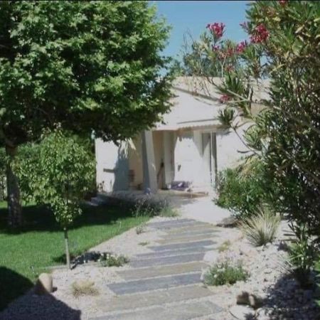 … Et La Fourmi Villa Saumane-de-Vaucluse ภายนอก รูปภาพ