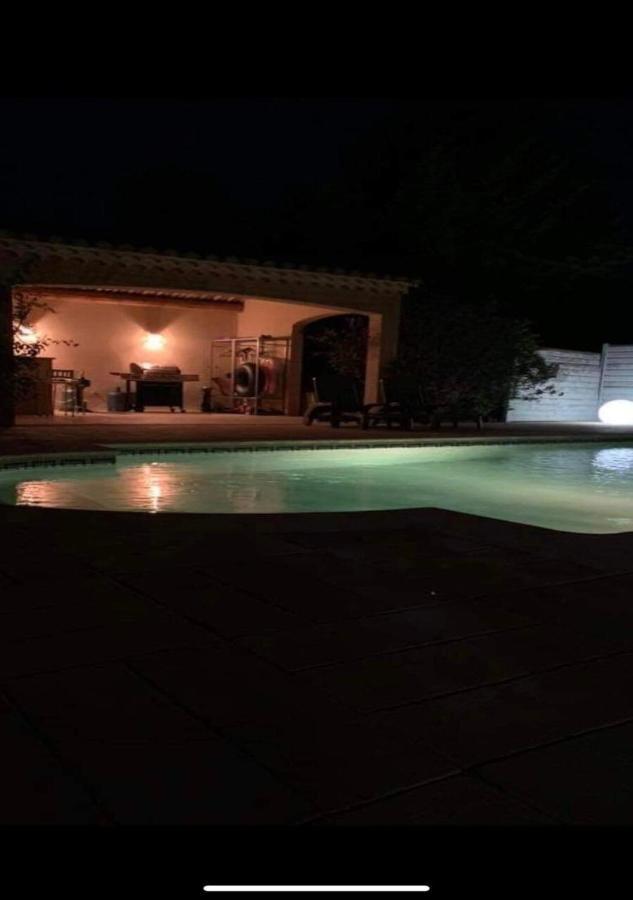 … Et La Fourmi Villa Saumane-de-Vaucluse ภายนอก รูปภาพ