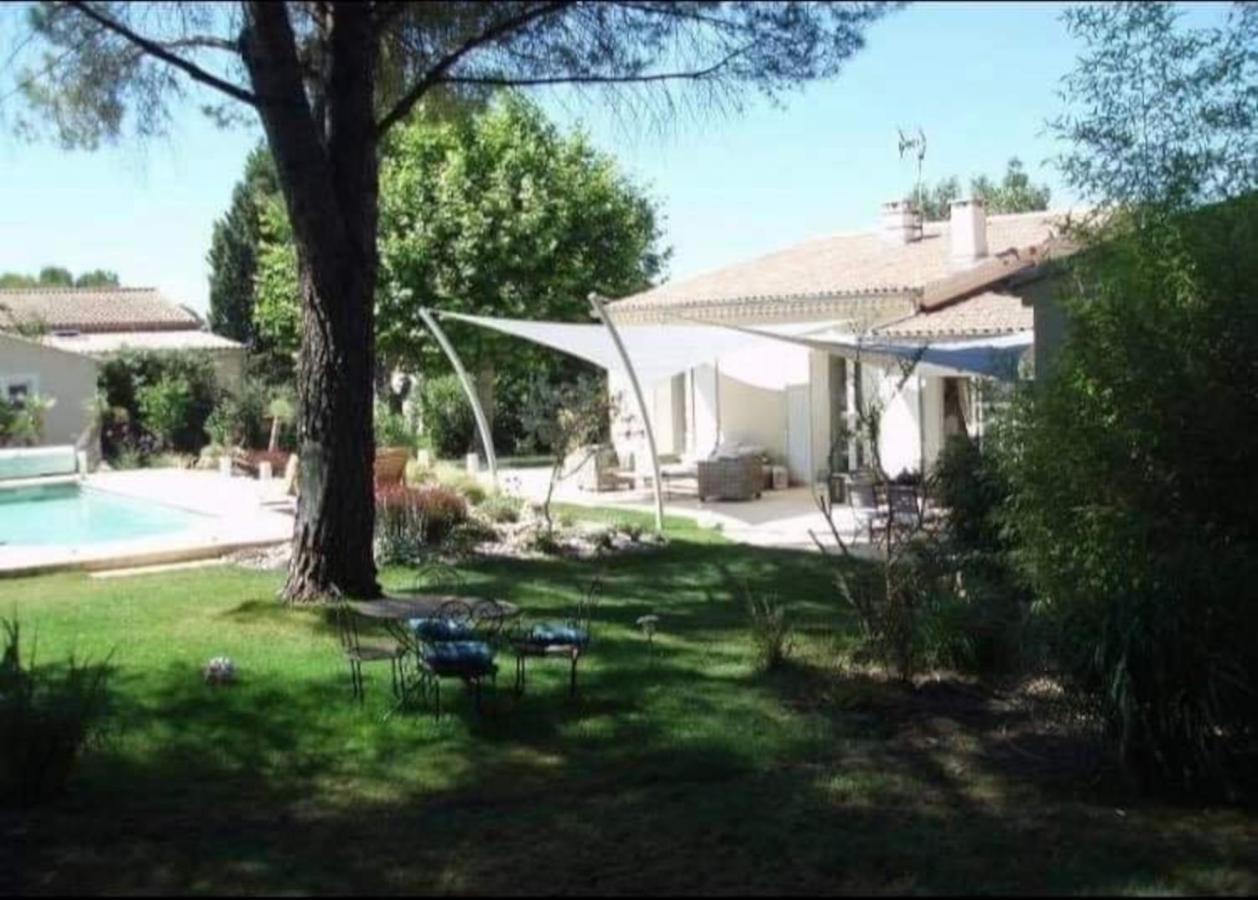 … Et La Fourmi Villa Saumane-de-Vaucluse ภายนอก รูปภาพ