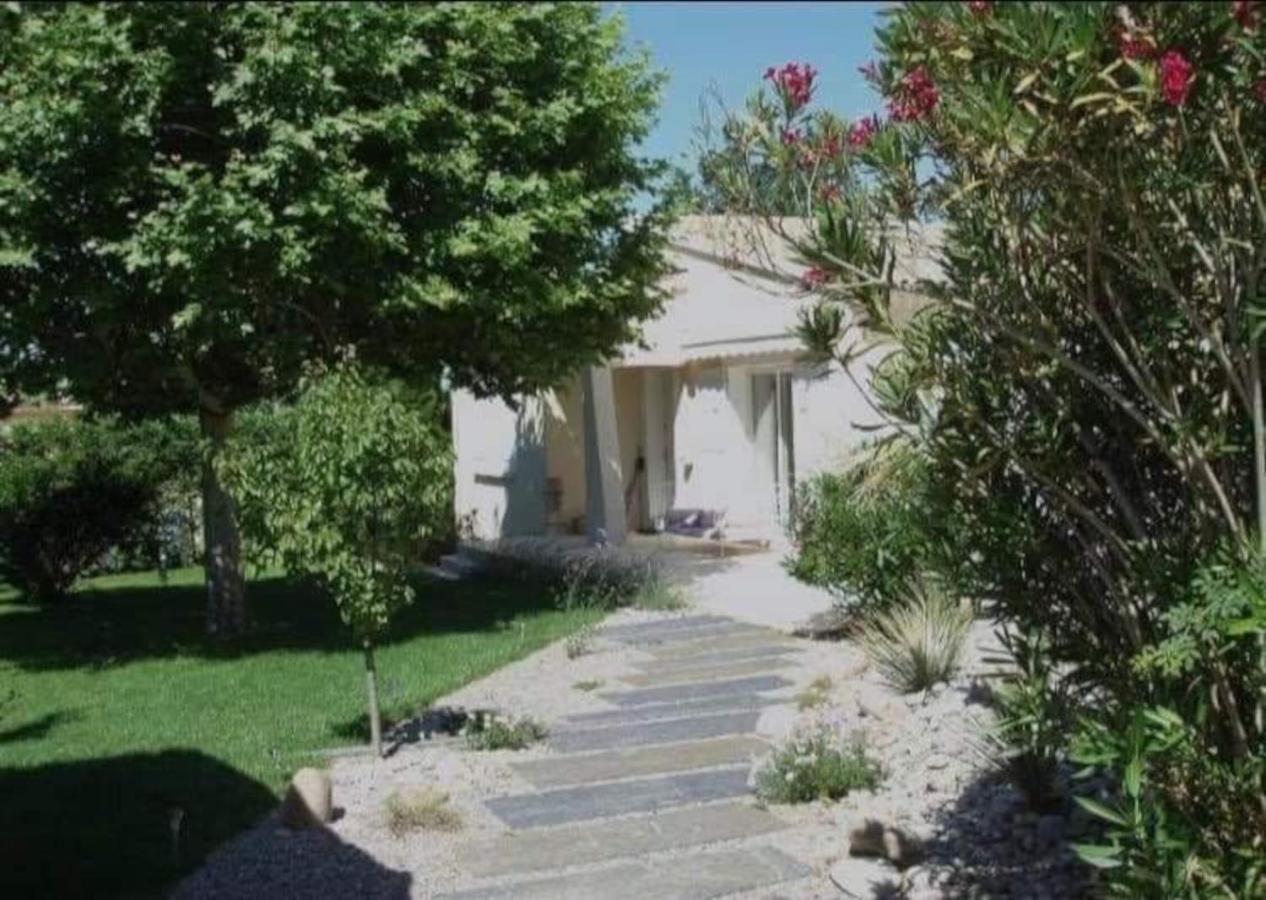 … Et La Fourmi Villa Saumane-de-Vaucluse ภายนอก รูปภาพ