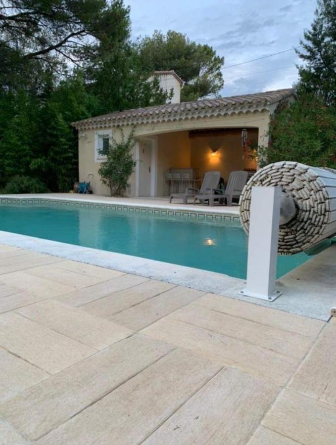 … Et La Fourmi Villa Saumane-de-Vaucluse ภายนอก รูปภาพ