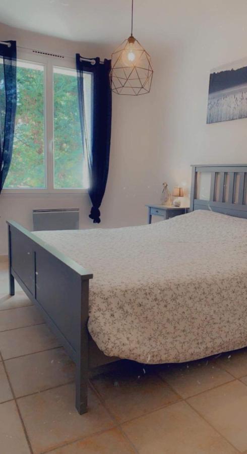 … Et La Fourmi Villa Saumane-de-Vaucluse ภายนอก รูปภาพ
