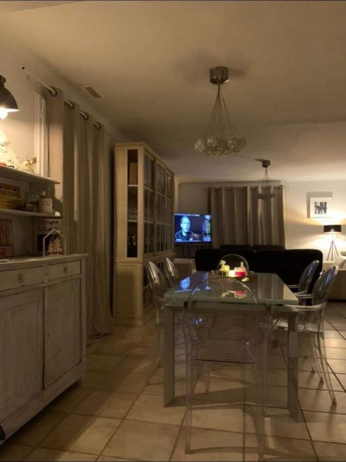 … Et La Fourmi Villa Saumane-de-Vaucluse ภายนอก รูปภาพ