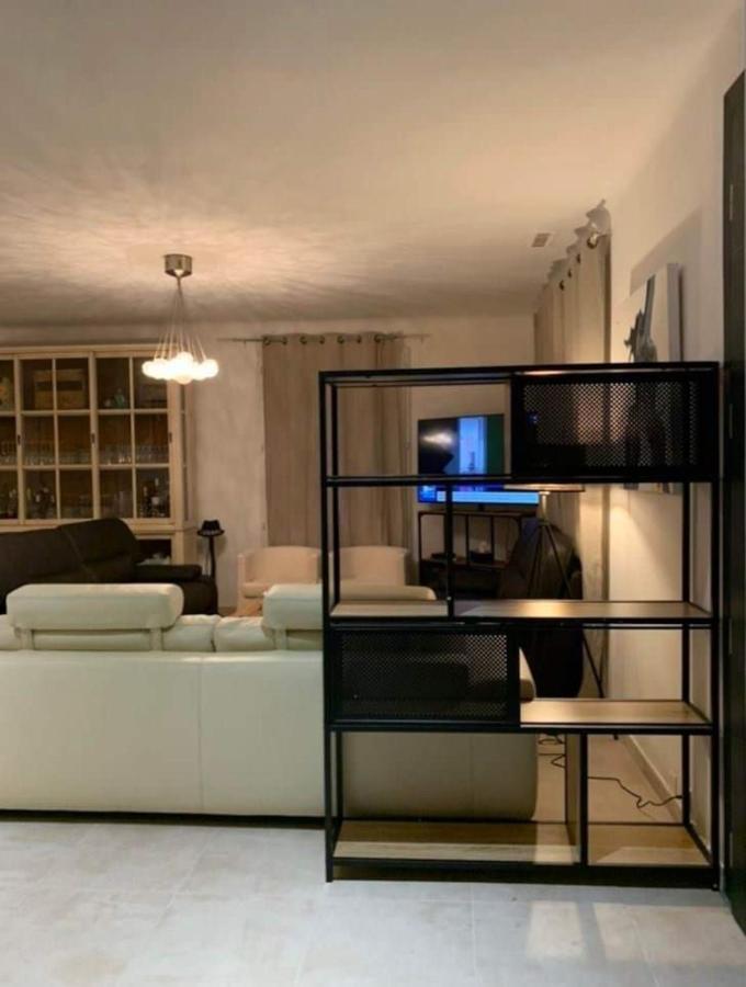 … Et La Fourmi Villa Saumane-de-Vaucluse ภายนอก รูปภาพ