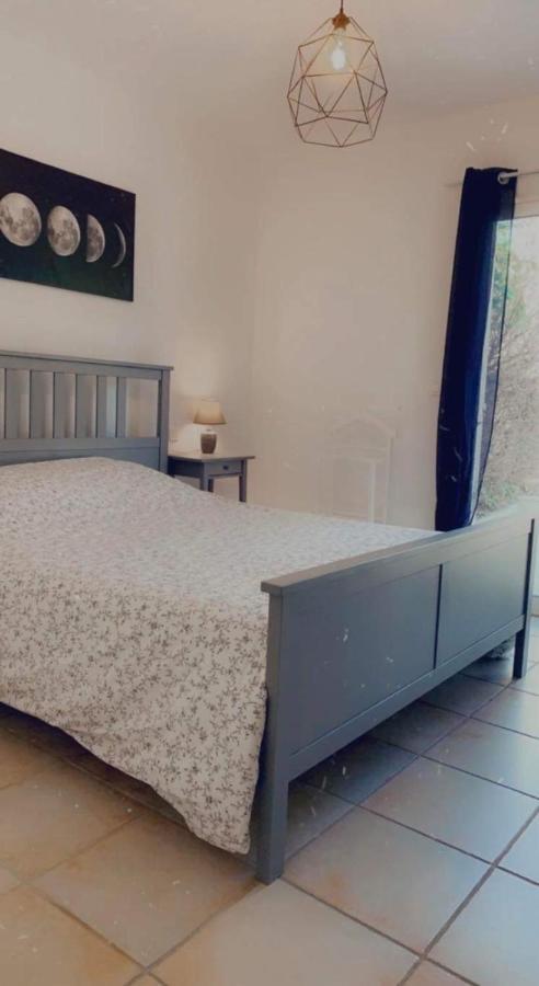 … Et La Fourmi Villa Saumane-de-Vaucluse ภายนอก รูปภาพ