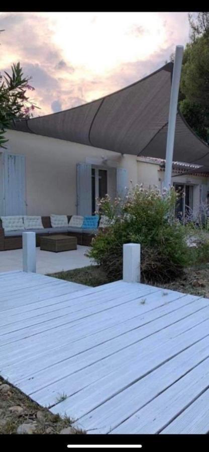 … Et La Fourmi Villa Saumane-de-Vaucluse ภายนอก รูปภาพ
