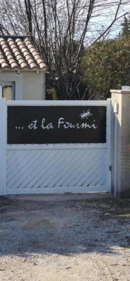 … Et La Fourmi Villa Saumane-de-Vaucluse ภายนอก รูปภาพ