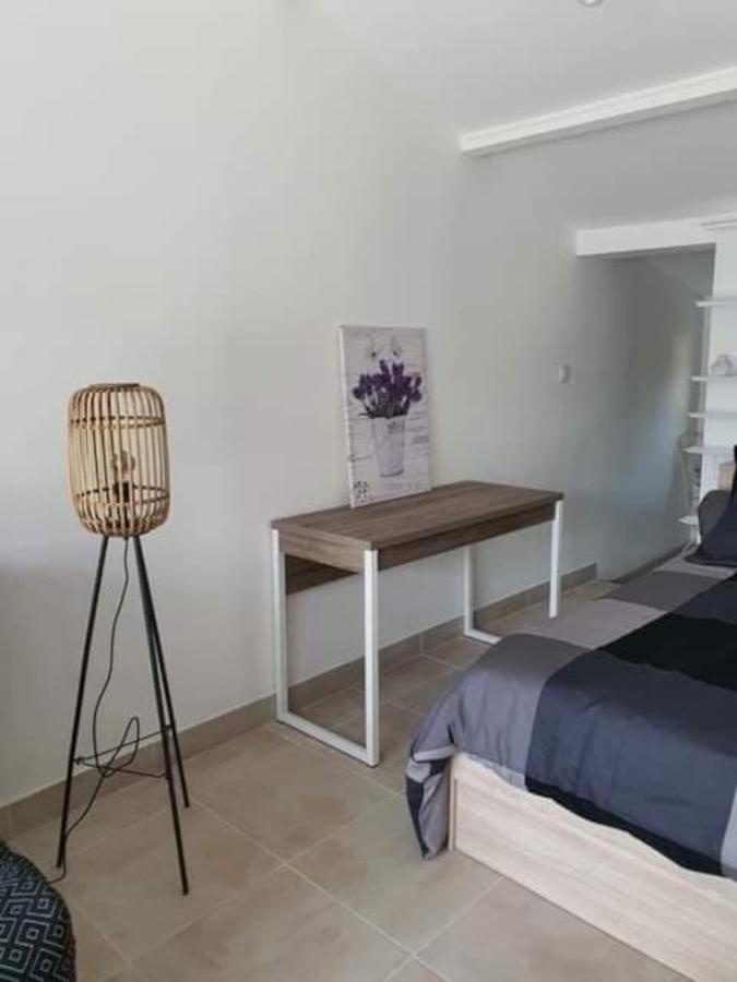 … Et La Fourmi Villa Saumane-de-Vaucluse ภายนอก รูปภาพ