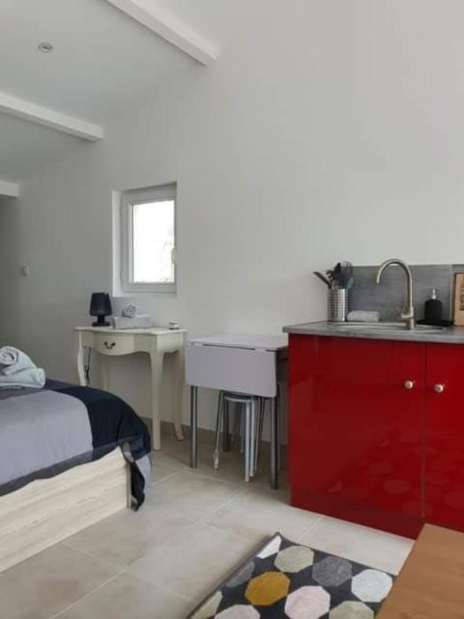 … Et La Fourmi Villa Saumane-de-Vaucluse ภายนอก รูปภาพ